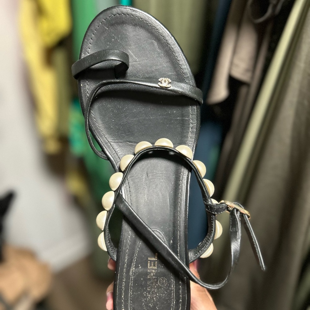 Chanel pearl flats
